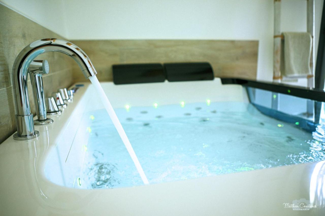 Villa CoCoon - Suite avec Spa privatif Cuges-les-Pins Esterno foto